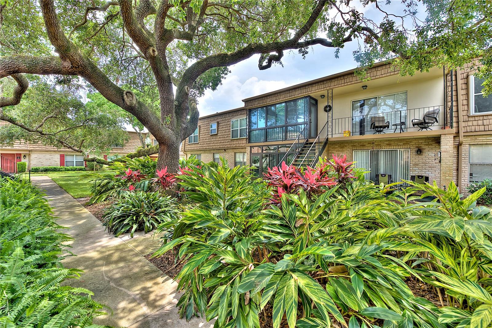 FOUR SEASONS CONDO - Residential