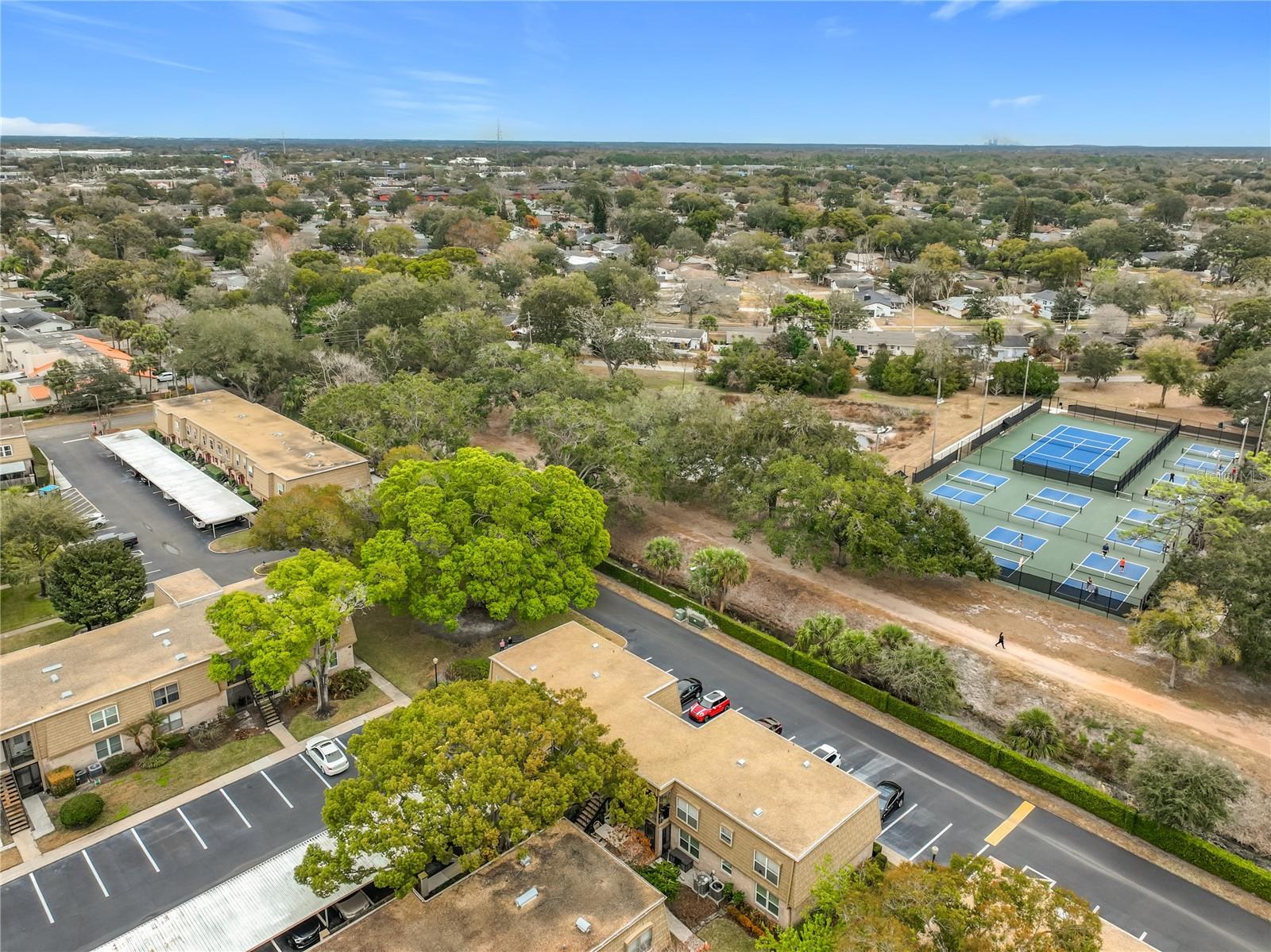 FOUR SEASONS CONDO - Residential