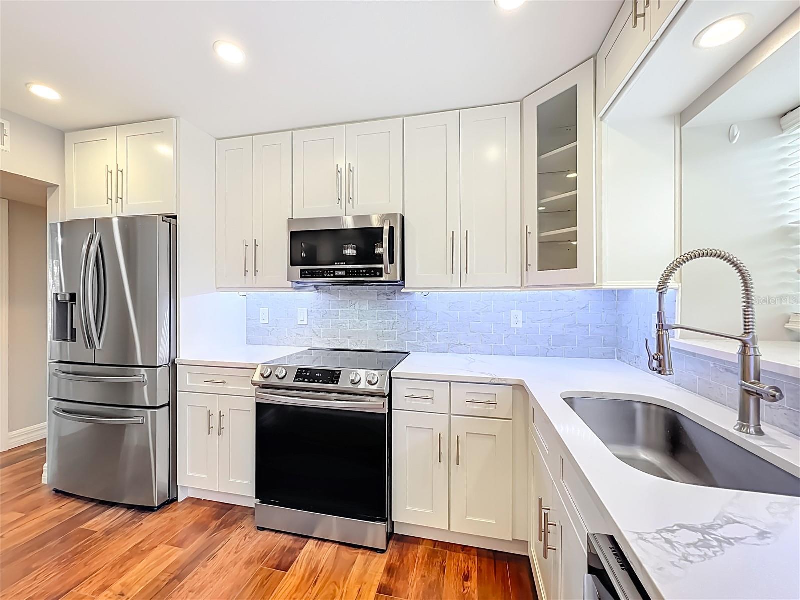 FOUR SEASONS CONDO - Residential