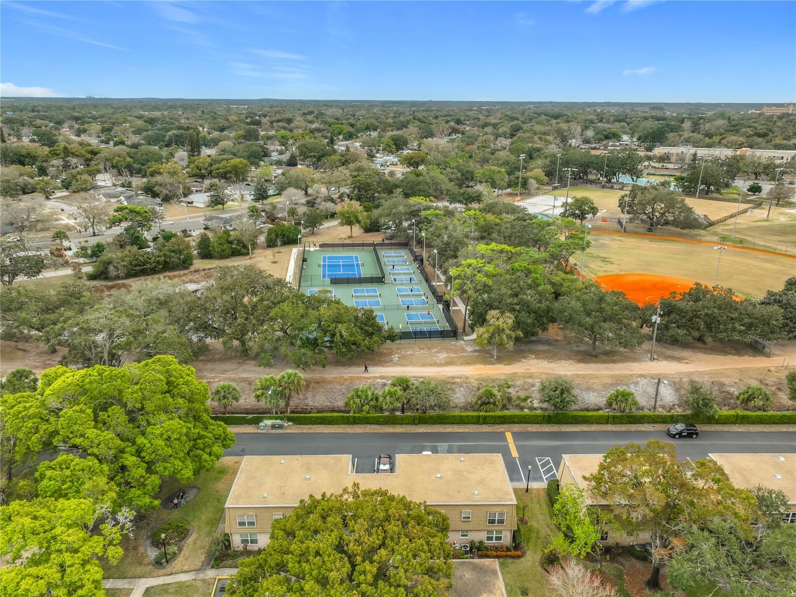 FOUR SEASONS CONDO - Residential