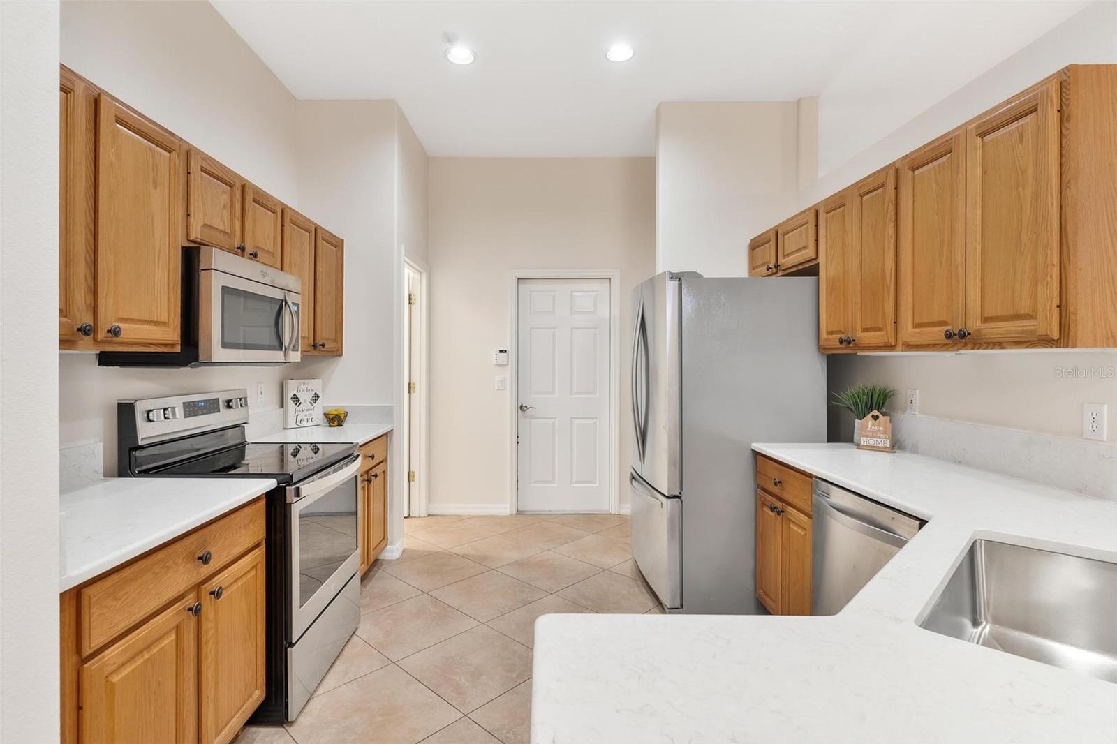 5209 GROVE MANOR