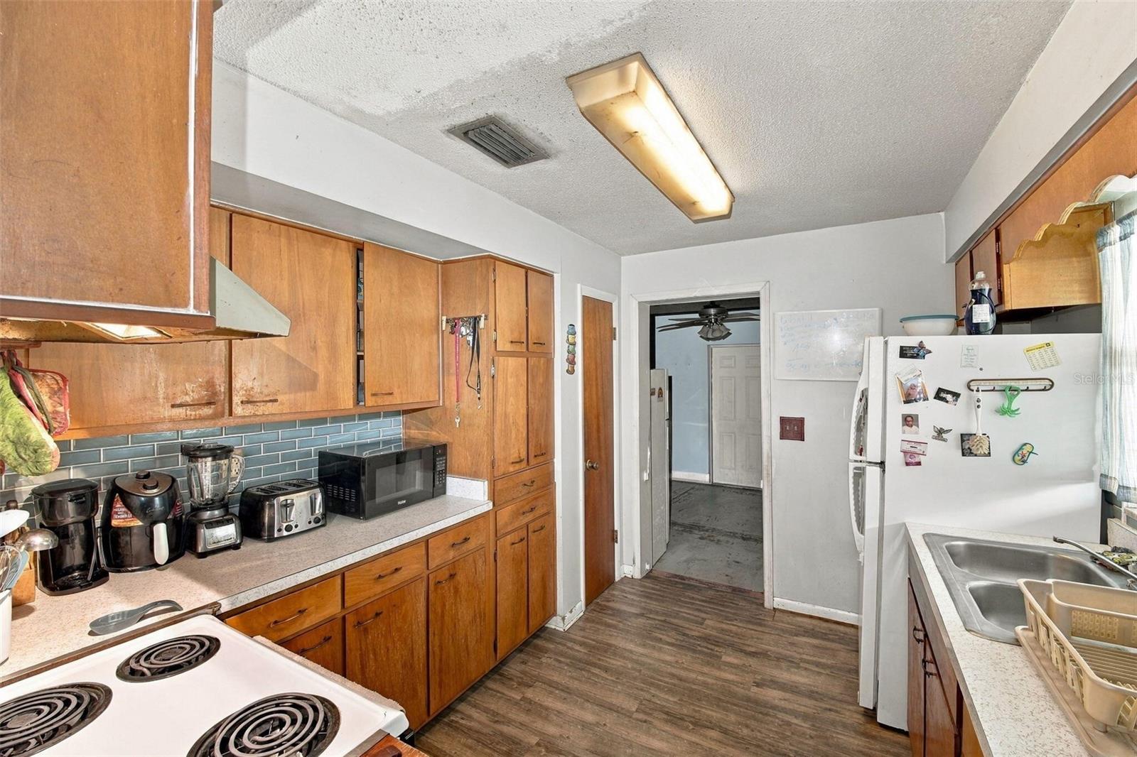 900 NE 45TH PLACE