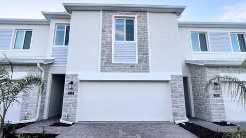 Photo of 312 Nine Iron Drive, Davenport, FL 33896 (MLS # S5124277)