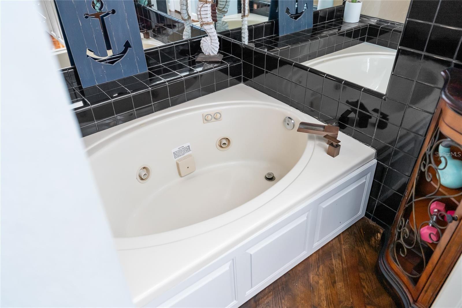 SOUTH VENICE - Residential