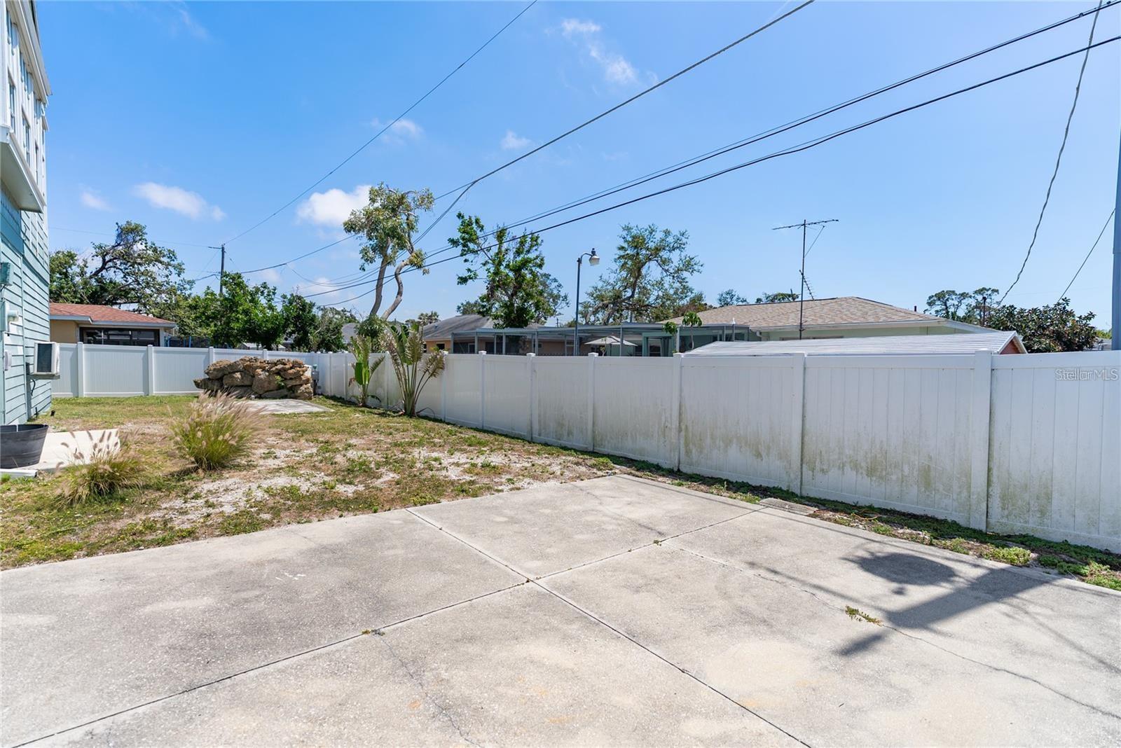 SOUTH VENICE - Residential