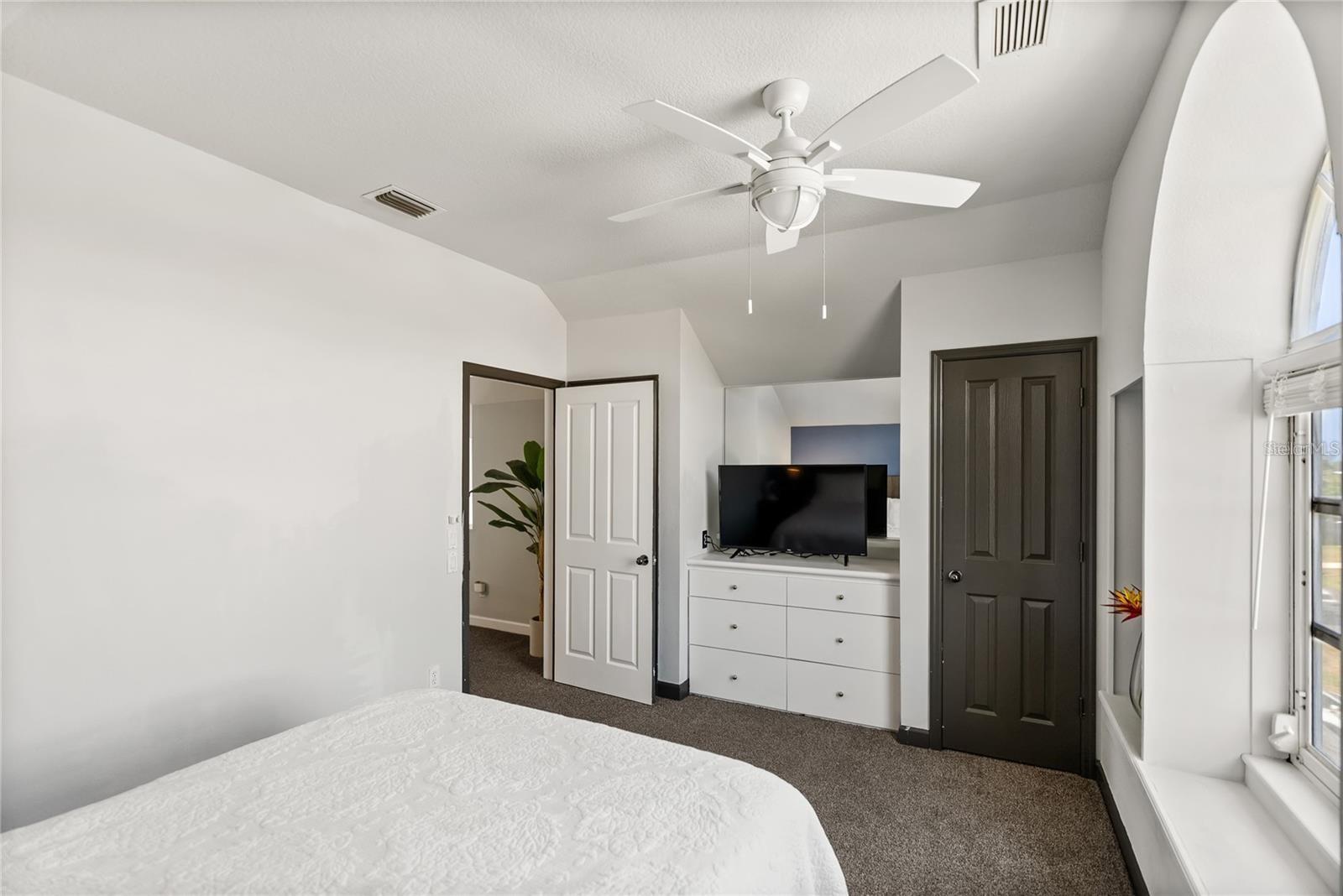 SOUTH VENICE - Residential