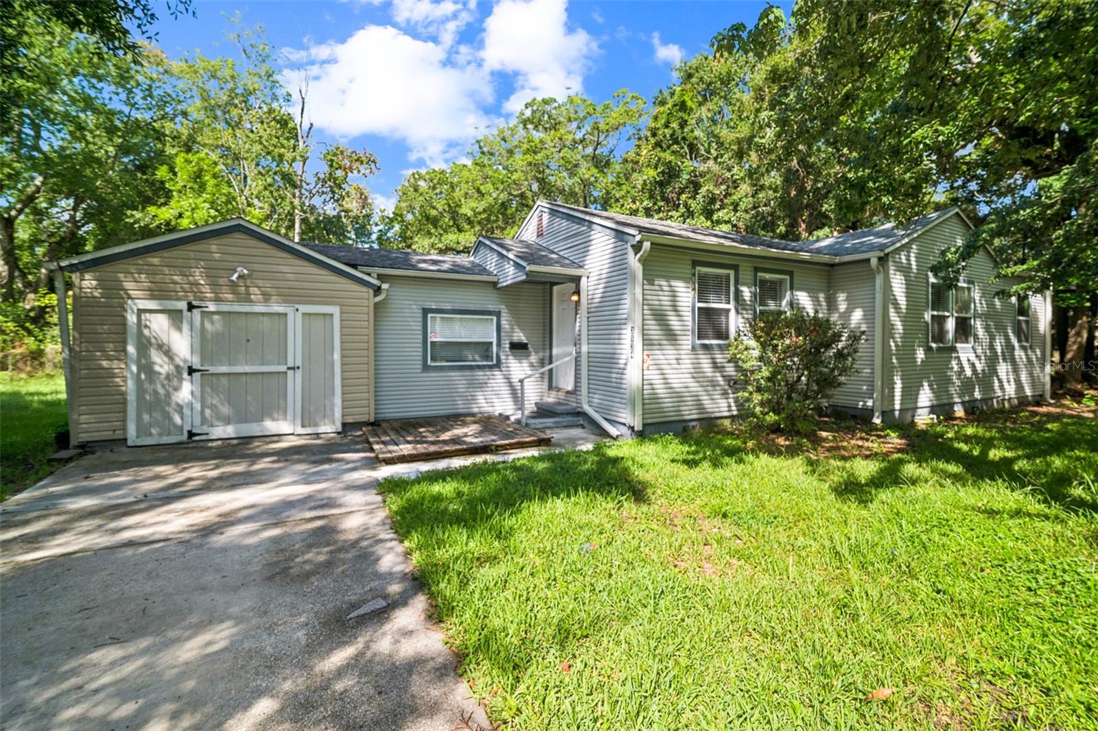 New carpet! Kitchen flooring was recently replaced. Home was freshly painted as well. Welcome to your dream home in the heart of Jacksonville! This beautifully updated 3-bedroom, 2-bathroom residence offers a perfect blend of modern elegance and everyday comfort. Step inside and be captivated by the unique interior layout that opens with striking lvp flooring and plush carpeting throughout the living spaces, creating a warm and inviting ambiance.
The recently renovated kitchen is a culinary masterpiece, featuring gleaming quartz countertops, satin cabinetry offering abundant storage, and top-of-the-line stainless steel appliances ready to bring your favorite recipes to life. The seamless flow from the kitchen to the dining and living areas makes entertaining a breeze.
Each bedroom is generously sized, providing a private retreat for every family member, while the bathrooms boast tasteful finishes and functionality. Step outside to your spacious backyard — an ideal space for weekend barbecues, games, and family gatherings under the Florida sun.
Don't miss your chance to tour this stunning home in a quiet, established neighborhood just minutes from shopping, dining, and major highways. Schedule your visit today and make 3134 Greenfield Circle your forever home!
