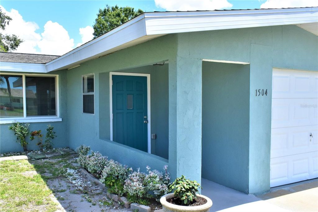 Photo of 1504 Overbrook Road, Englewood, FL 34223 (MLS # D6143908)