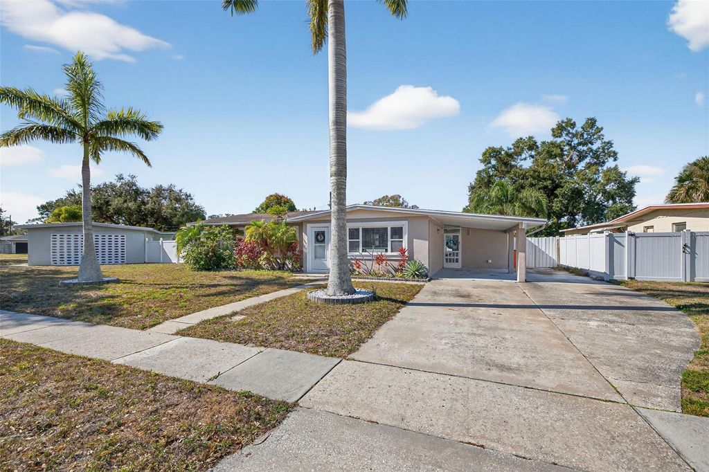Photo of 15536 Bristol Circle E, Clearwater, FL 33764 (MLS # TB8468795)