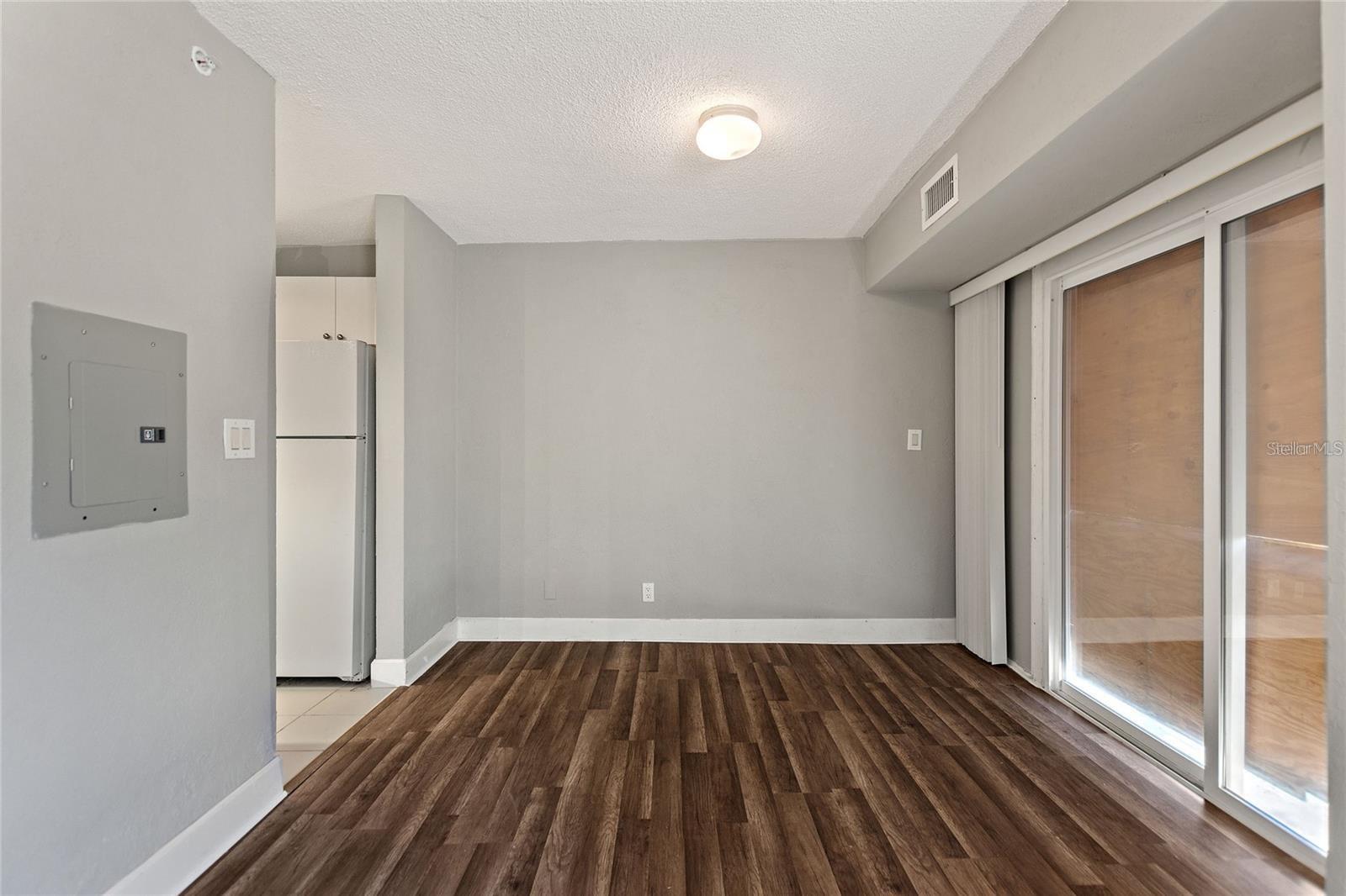 WAVE THE CONDO - Residential