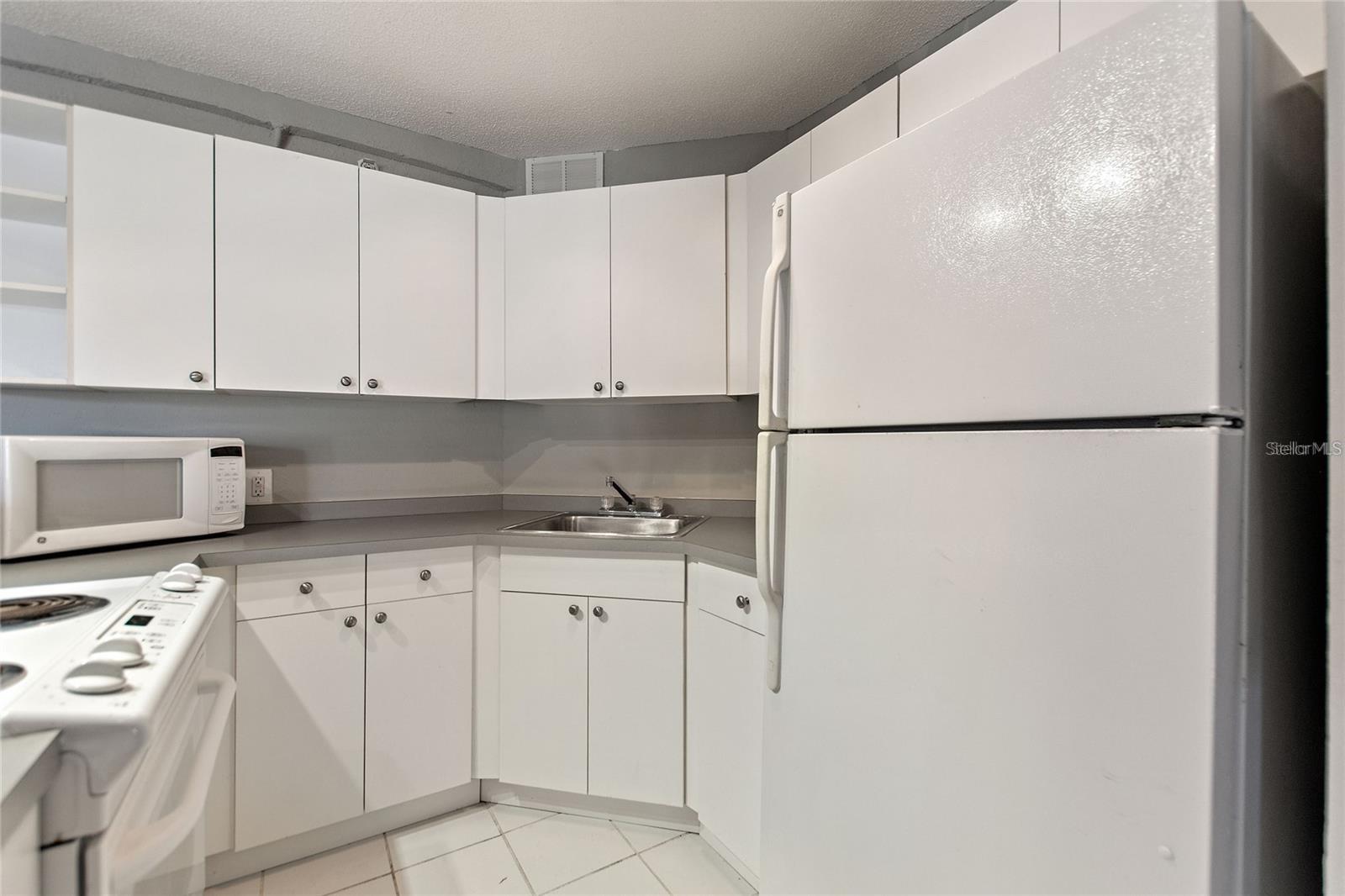 WAVE THE CONDO - Residential