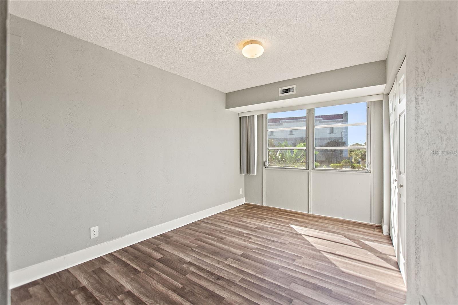 WAVE THE CONDO - Residential