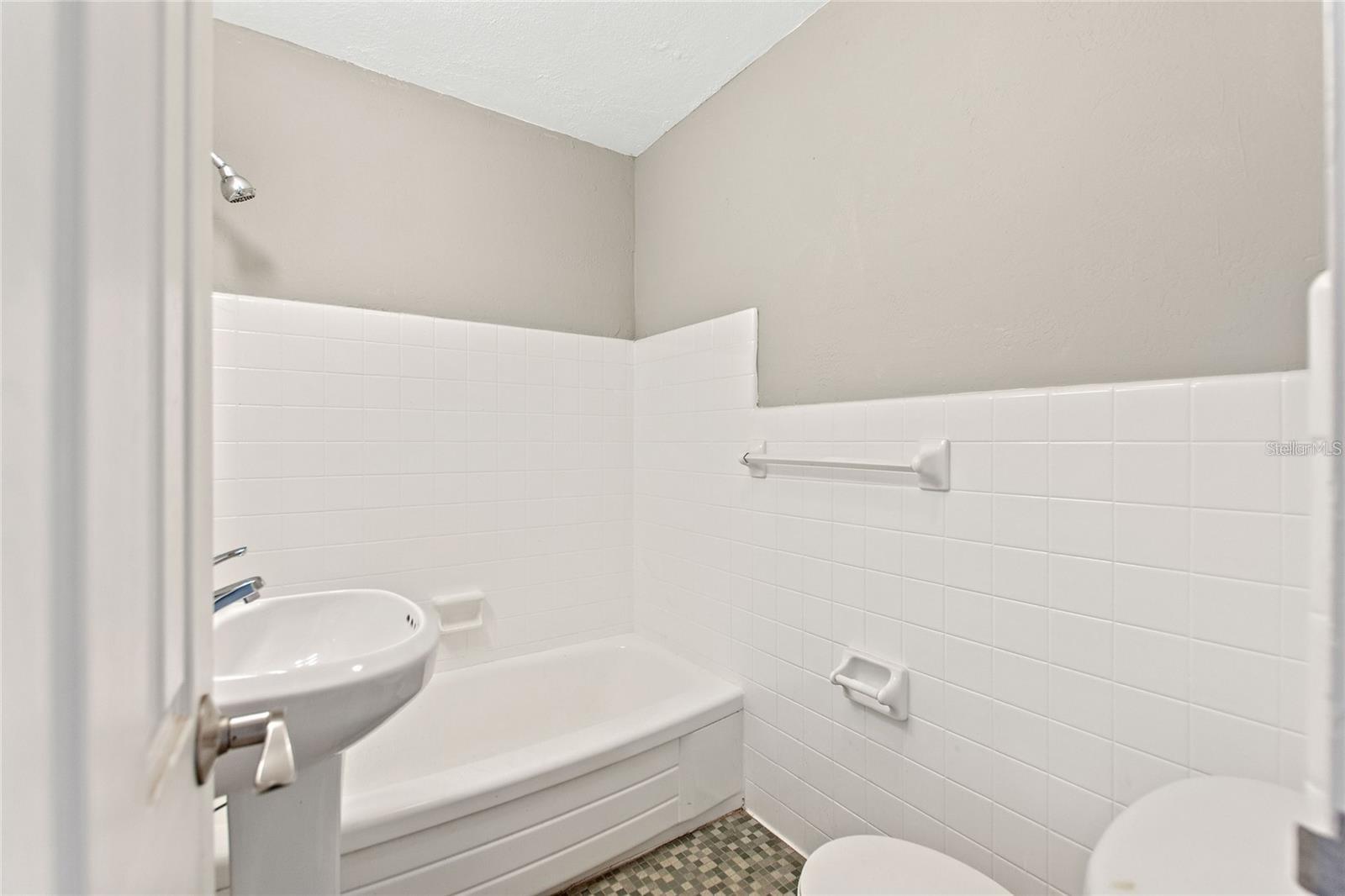 WAVE THE CONDO - Residential