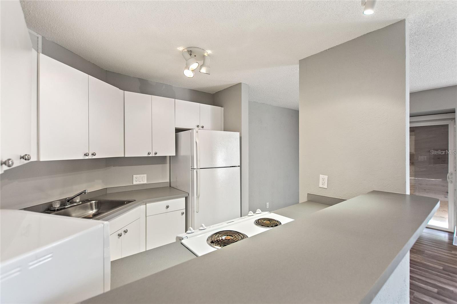 WAVE THE CONDO - Residential