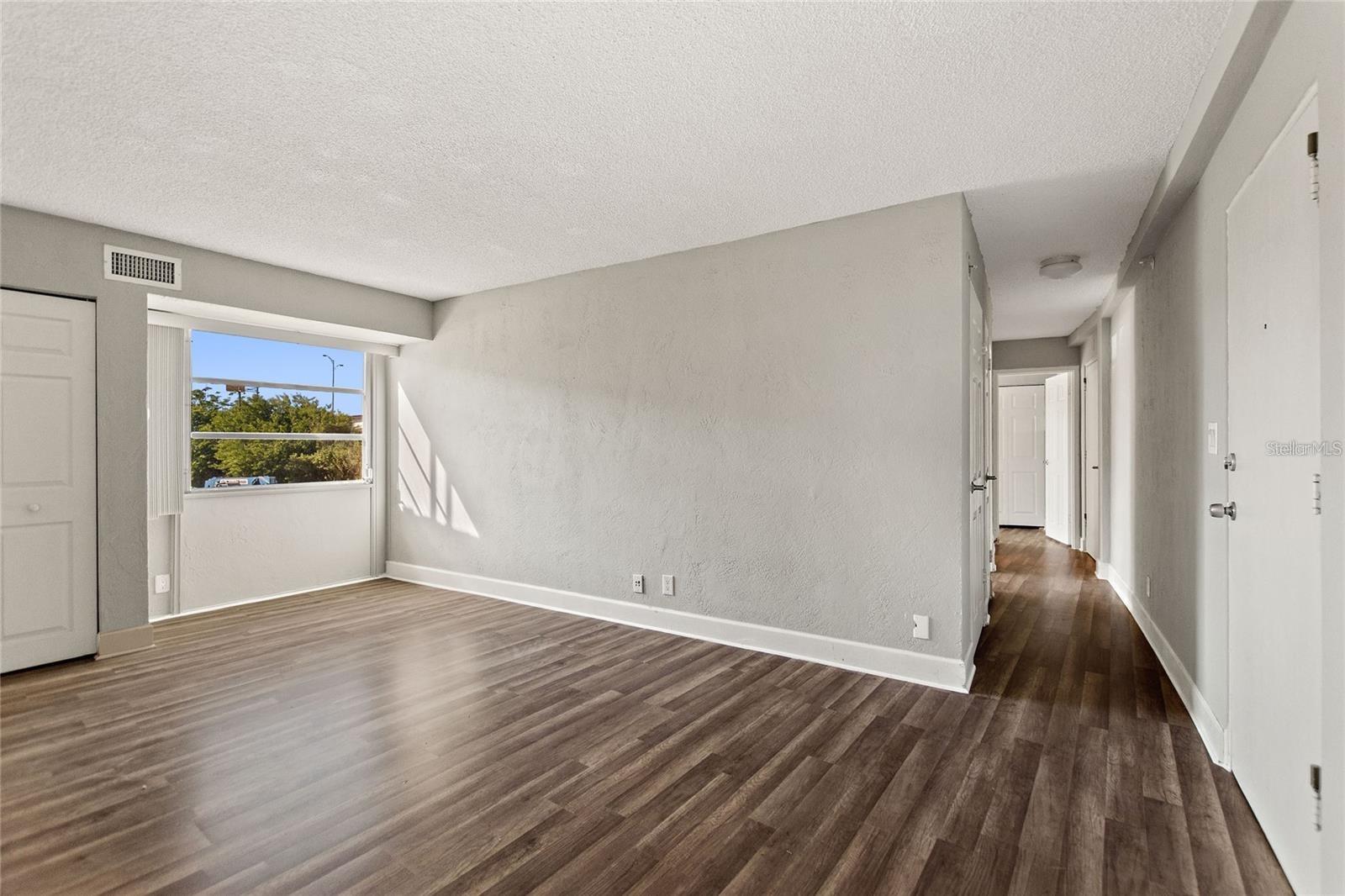 WAVE THE CONDO - Residential