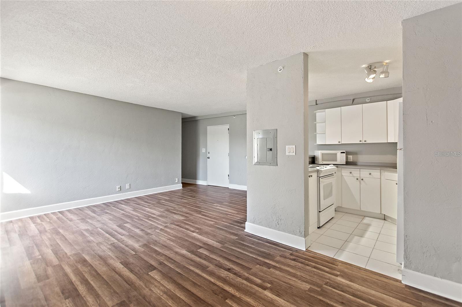 WAVE THE CONDO - Residential