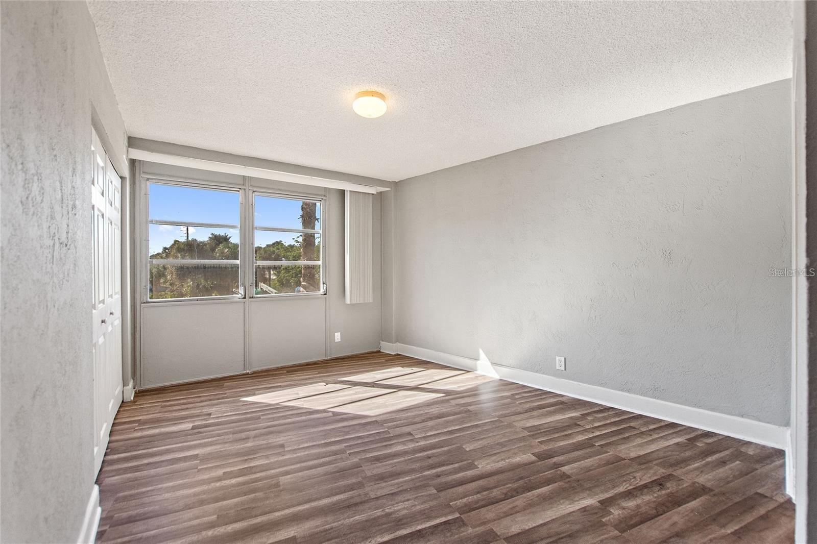 WAVE THE CONDO - Residential