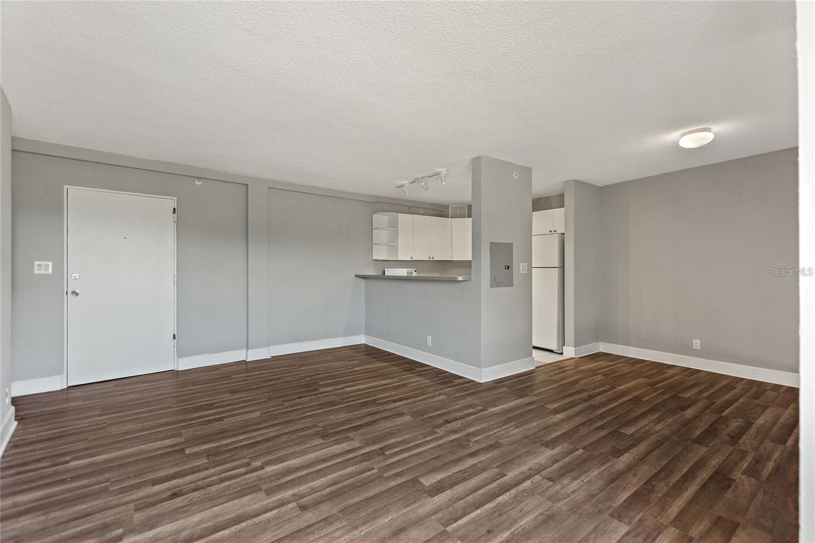 WAVE THE CONDO - Residential