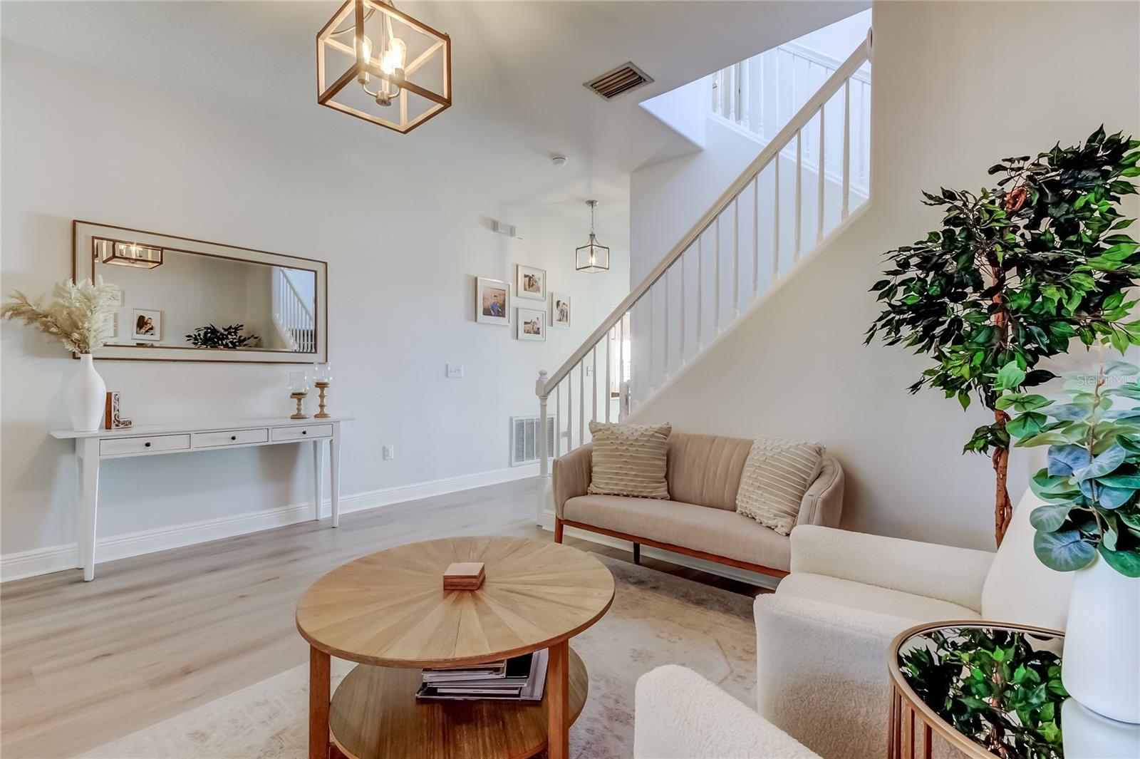 2913 W CORDELIA STREET