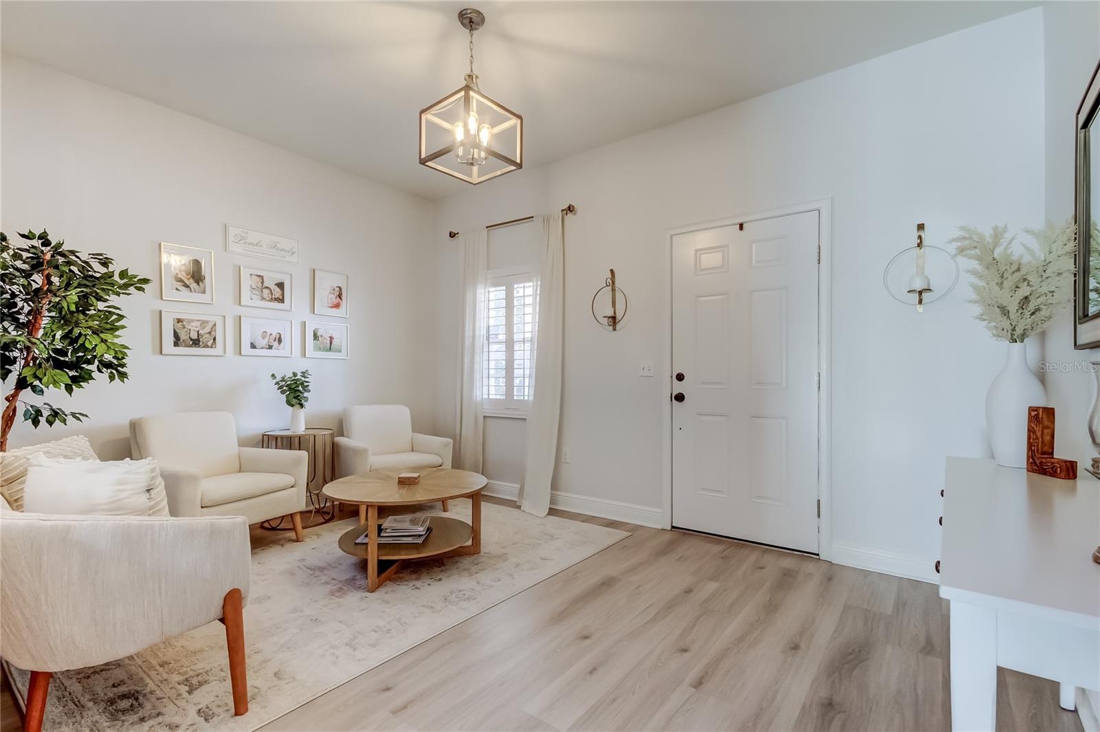 2913 W CORDELIA STREET