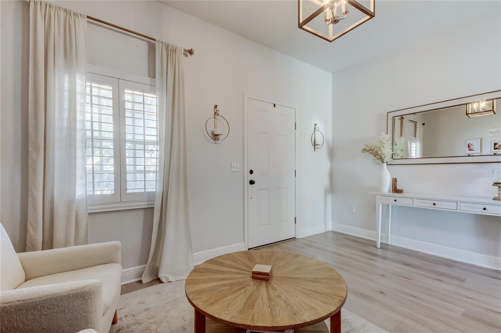 2913 W CORDELIA STREET