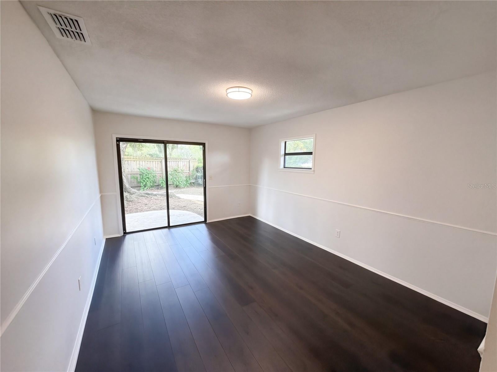 733 LAKEVIEW DRIVE