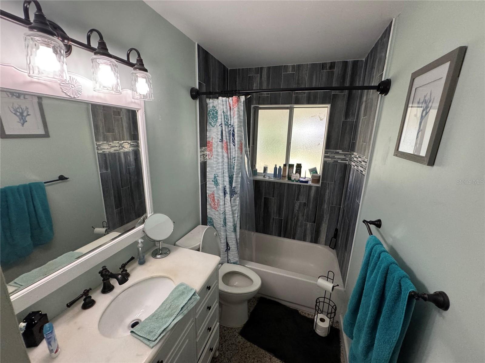 MARY-KNOLL 39-48 B - Residential