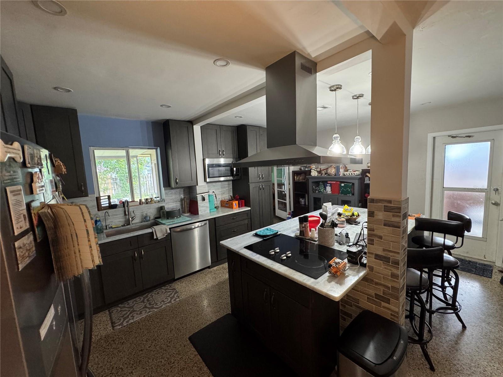 MARY-KNOLL 39-48 B - Residential