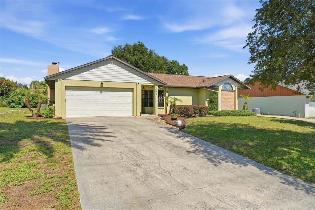 Photo of 103 Ridgecrest Drive, Eustis, FL 32726 (MLS # O6418605)