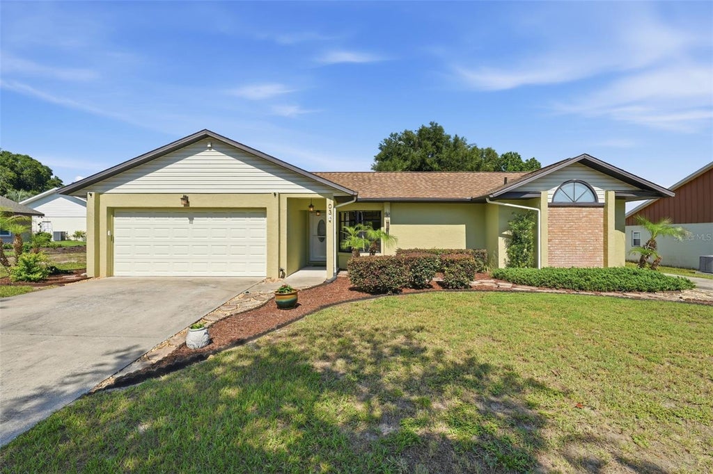 Photo of 103 Ridgecrest Drive, Eustis, FL 32726 (MLS # O6418605)