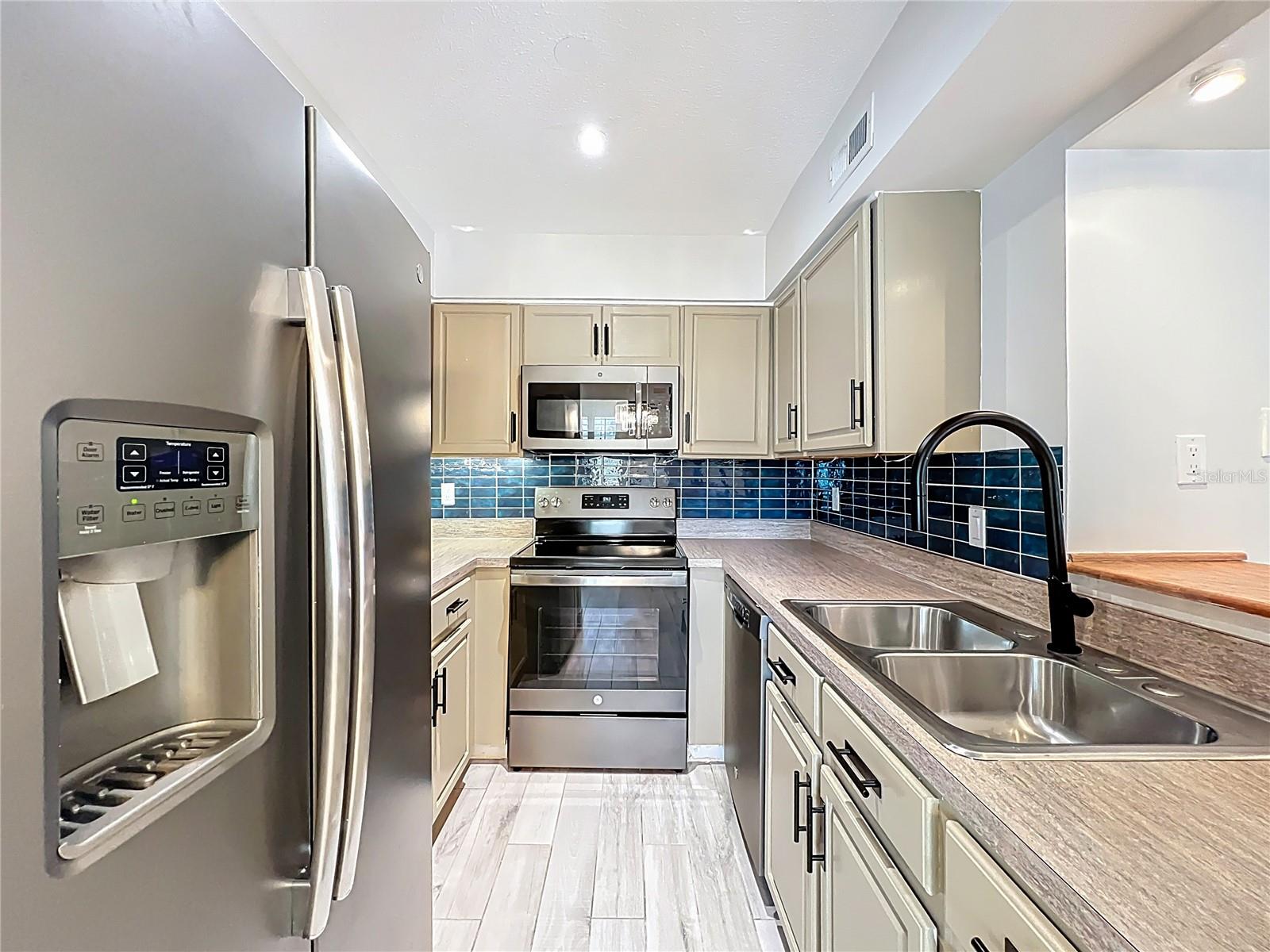 GREENS CONDO PH 03 - Residential