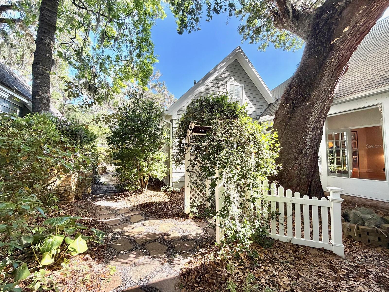 KELSTON LANE CLUSTER - Residential