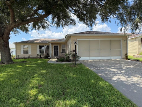 Tiny photo for 2018 Castano Place, Lady Lake, FL 32159 (MLS # G5116434)