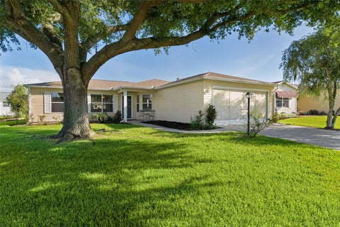 Tiny photo for 2018 Castano Place, Lady Lake, FL 32159 (MLS # G5116434)
