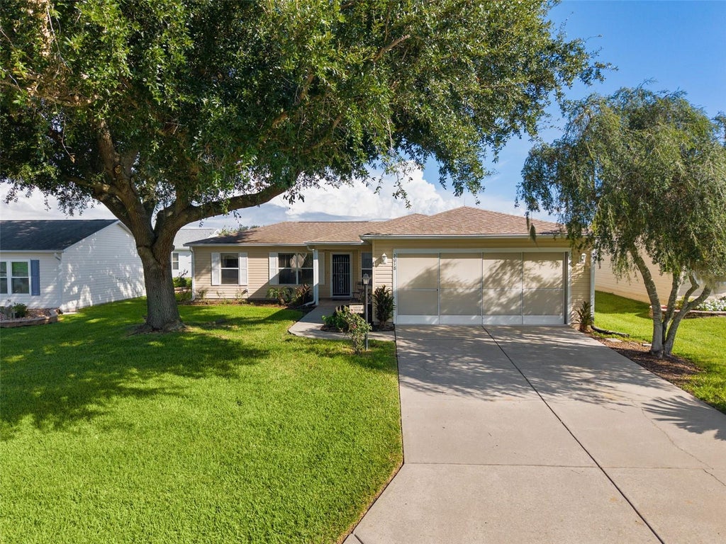 Photo of 2018 Castano Place, Lady Lake, FL 32159 (MLS # G5116434)