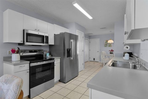 Tiny photo for 2018 Castano Place, Lady Lake, FL 32159 (MLS # G5116434)