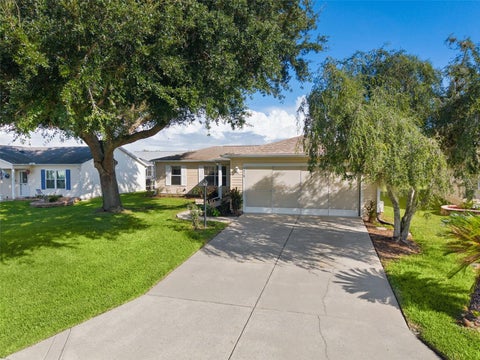 Tiny photo for 2018 Castano Place, Lady Lake, FL 32159 (MLS # G5116434)