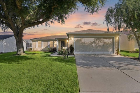 Photo of 2018 Castano Place, Lady Lake, FL 32159 (MLS # G5116434)