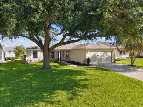 Tiny photo for 2018 Castano Place, Lady Lake, FL 32159 (MLS # G5116434)
