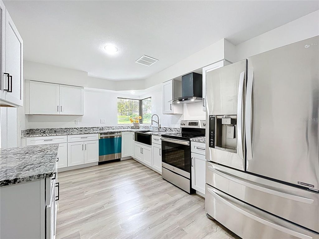 Photo of 1014 Oak Lane, Apopka, FL 32703 (MLS # O6373787)