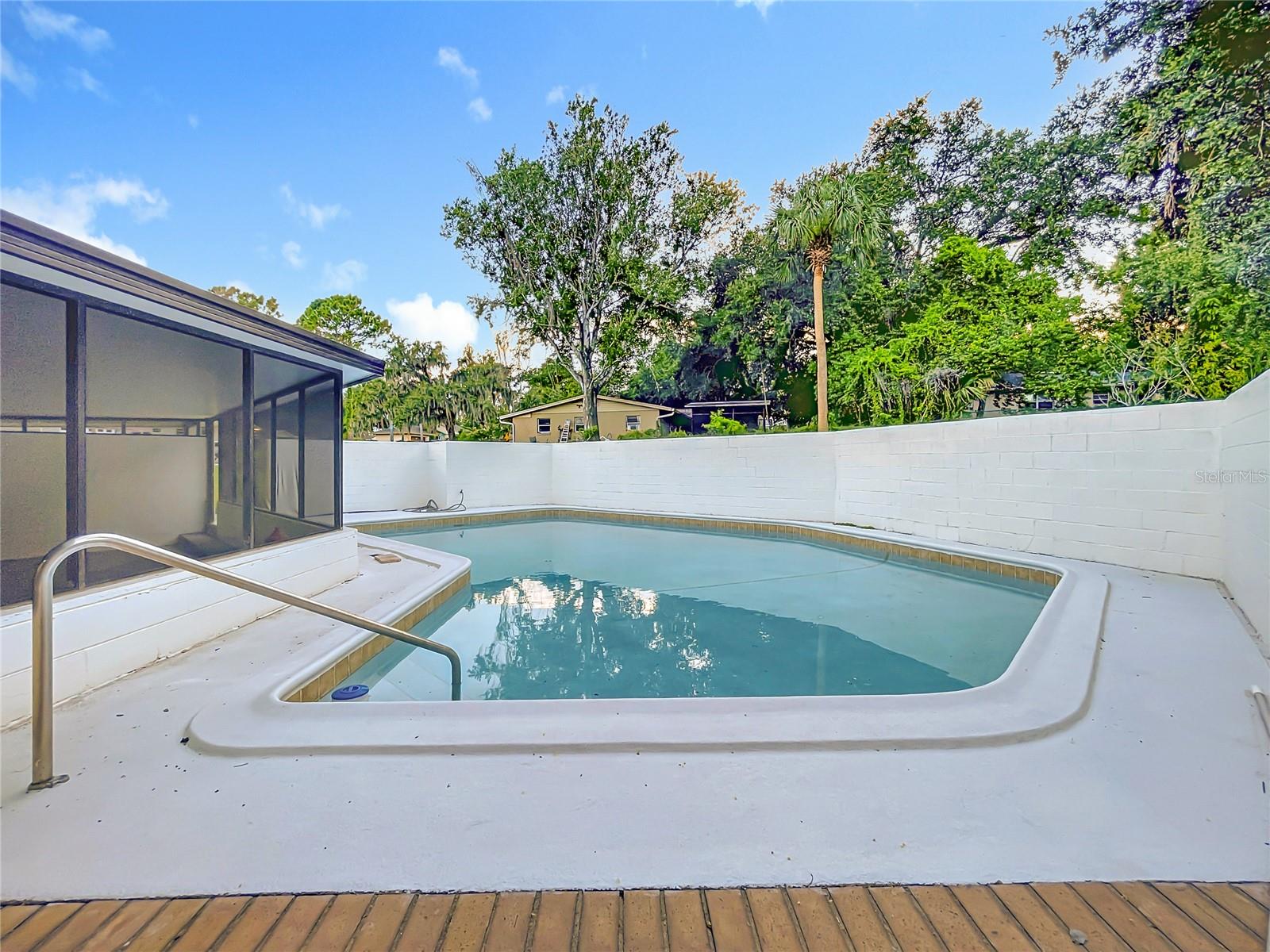 BEVERLY TERRACE DEDICATED AS MIRROR LAKE FIRST ADD - Residential