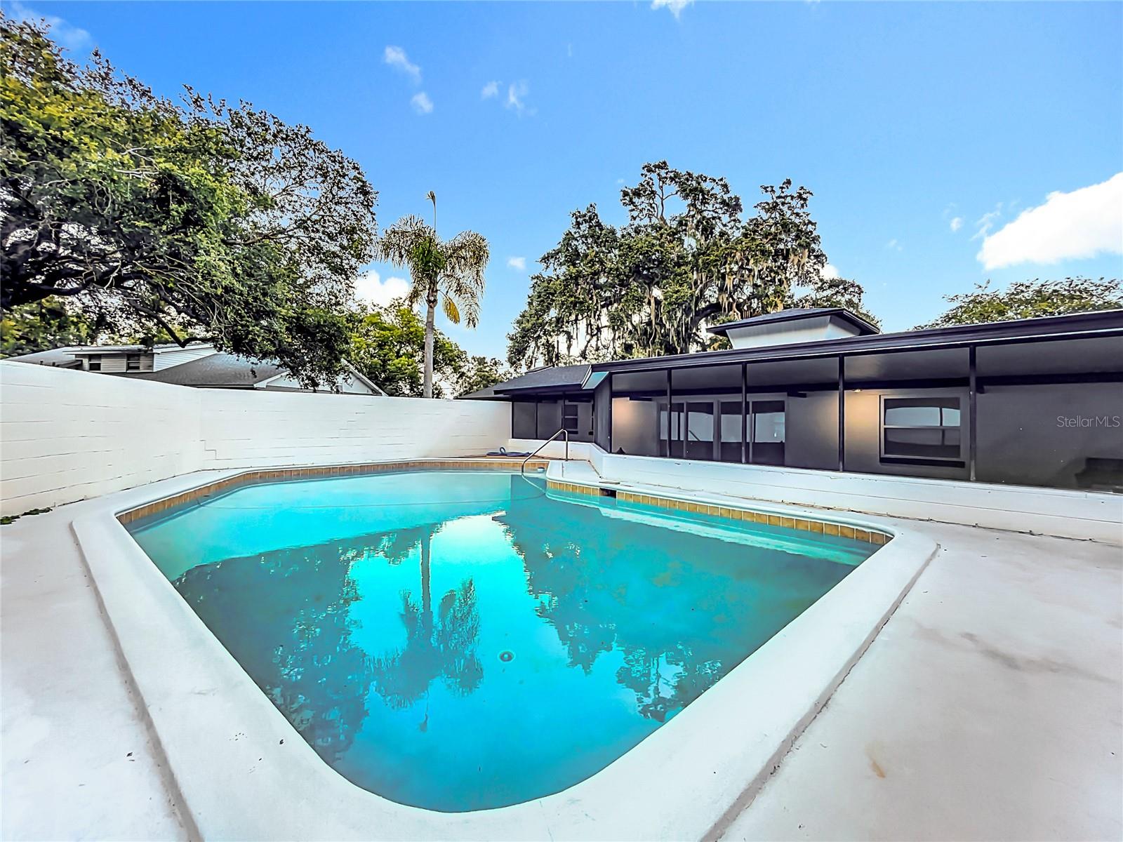 BEVERLY TERRACE DEDICATED AS MIRROR LAKE FIRST ADD - Residential