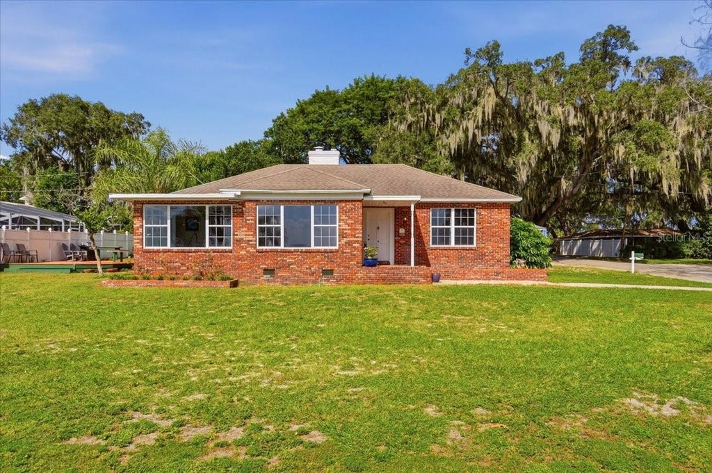 Photo of 1501 N Lake Howard Drive, Winter Haven, FL 33881 (MLS # P4940266)