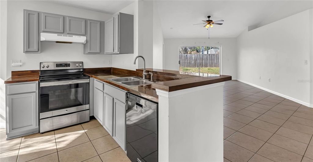 Photo of 3348 Kelsey Lane, Saint Cloud, FL 34772 (MLS # O6381008)