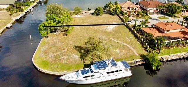 PUNTA GORDA ISLES SEC 10 - Land