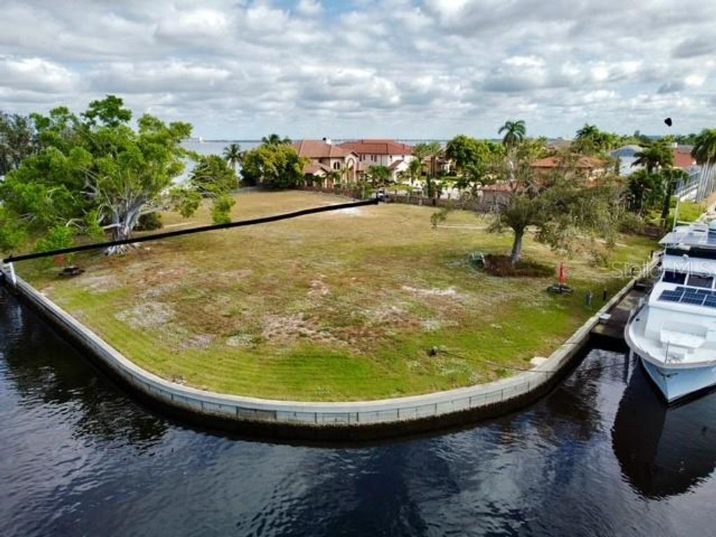 Photo of 2105 Jamaica Way, Punta Gorda, FL 33950 (MLS # C7518202)