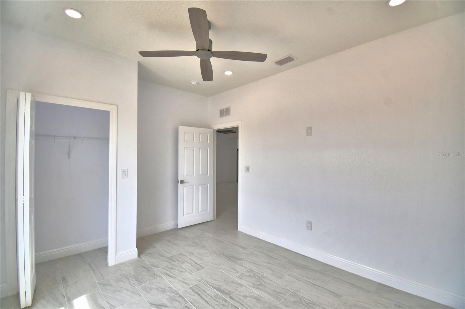 INDIAN LAKE ESTATES - Residential Lease