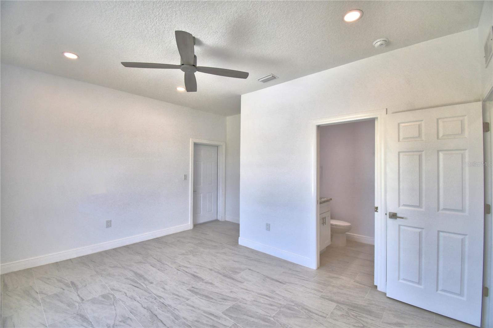 INDIAN LAKE ESTATES - Residential Lease
