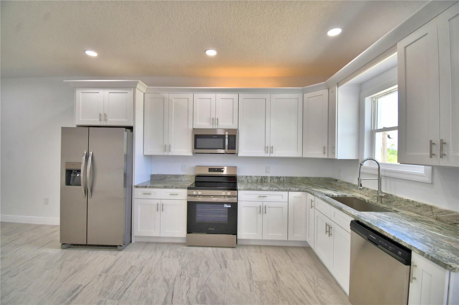 INDIAN LAKE ESTATES - Residential Lease