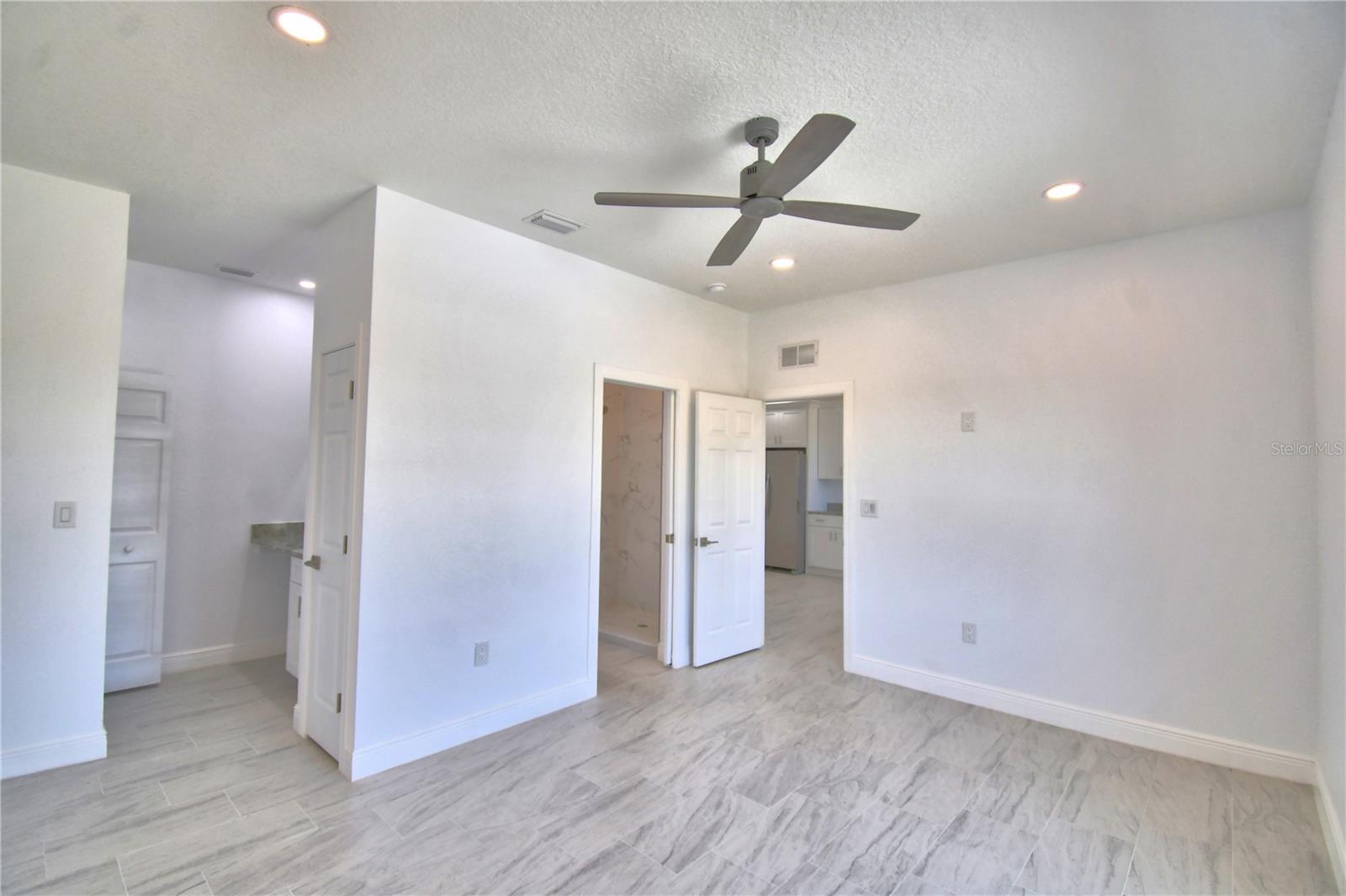 INDIAN LAKE ESTATES - Residential Lease